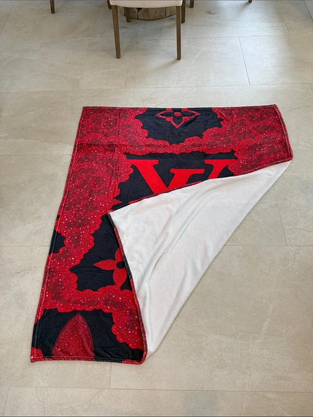 Luxurious blanket red & black 60x51 lightweight throw